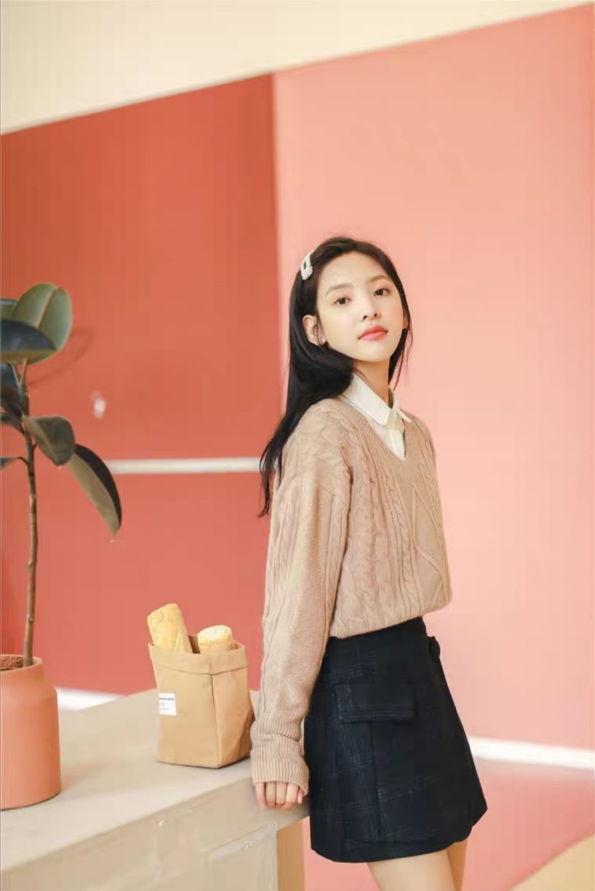 章若楠的时尚穿搭:元气满满少女风