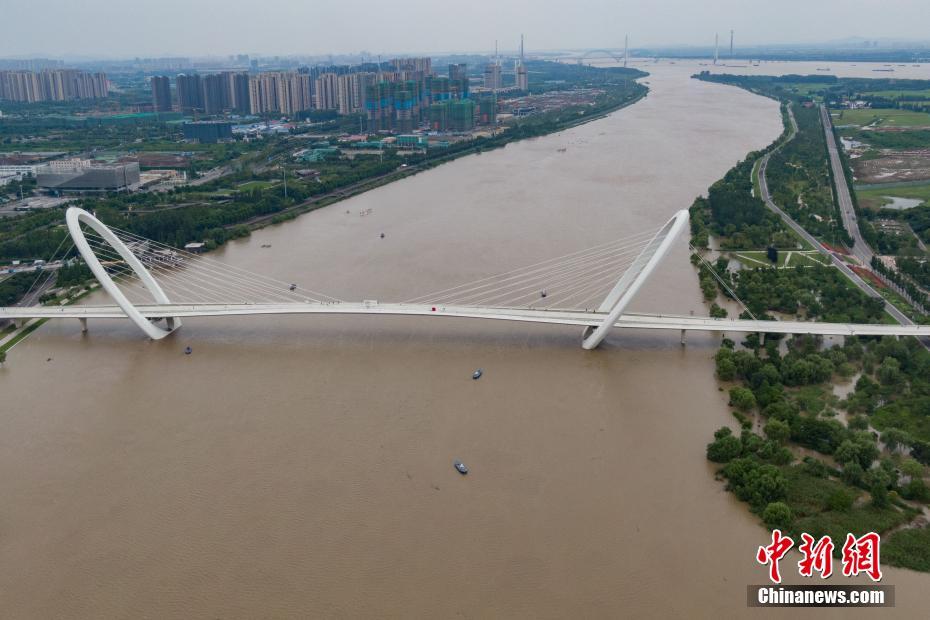 长江南京段水位持续上涨 最高水位破10米