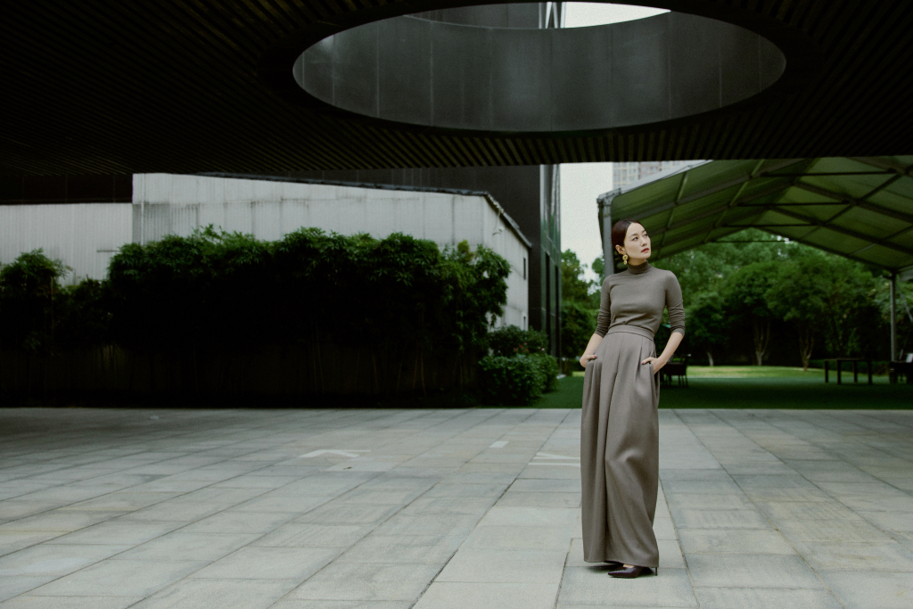 马伊琍出席maxmara品牌活动 灰色系造型优雅与现代并存