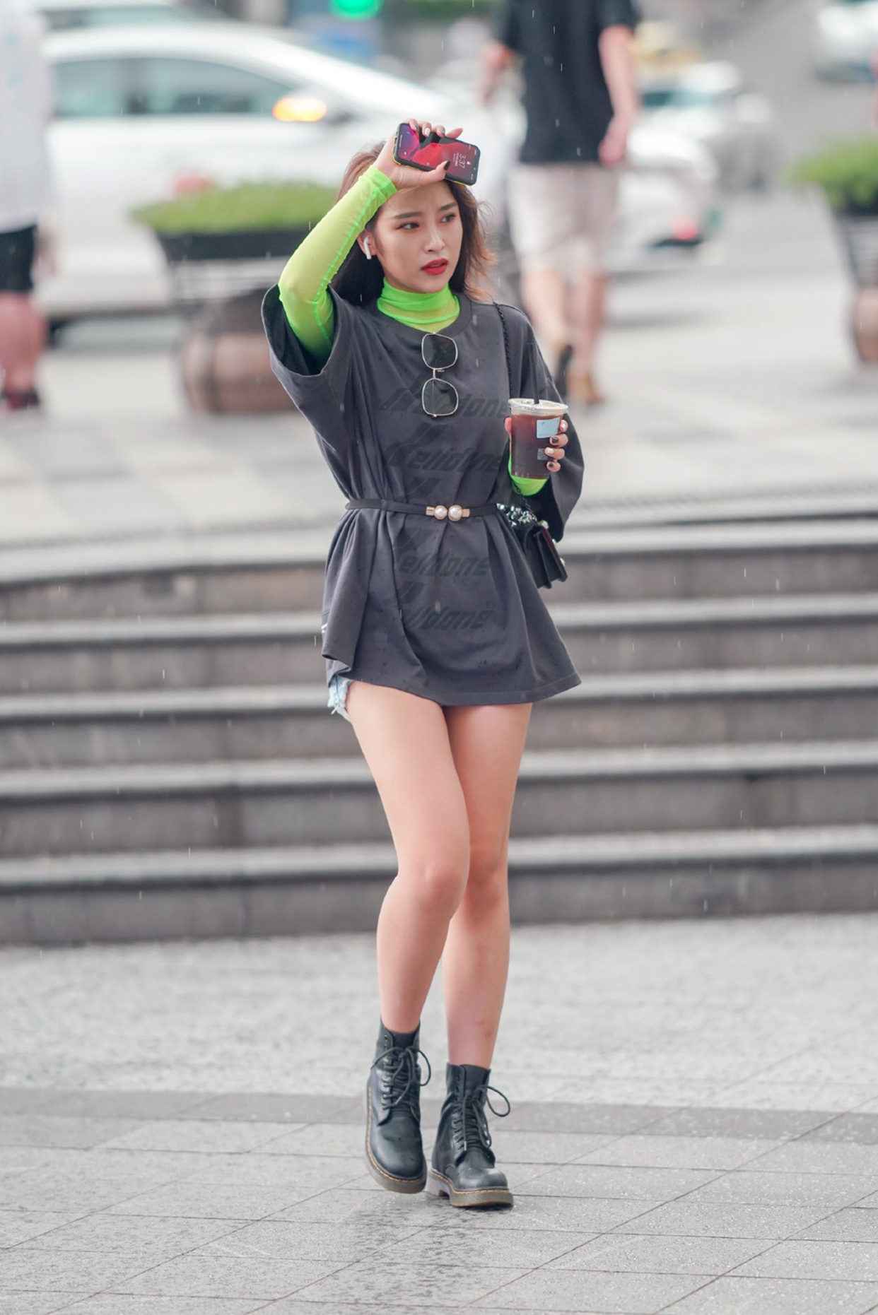 "筷子腿"女孩最好的打扮,就是要展示自己的优势