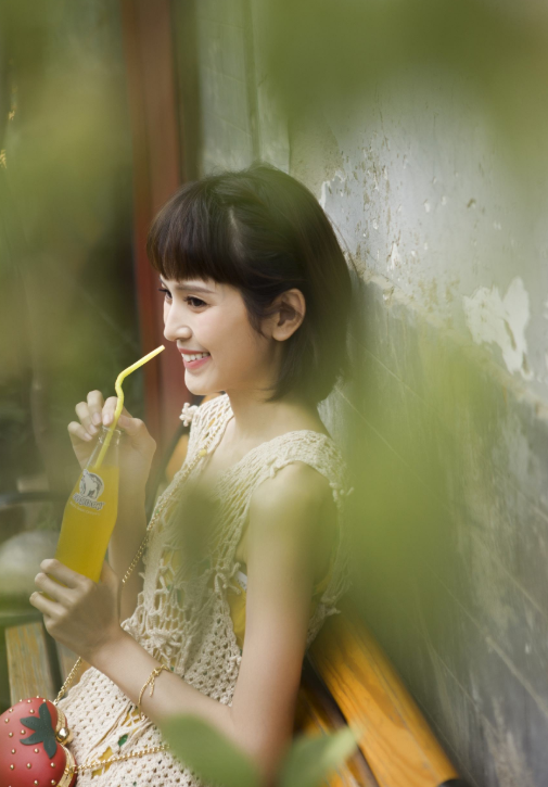 肖茵知性美少女,拥有完美大长腿