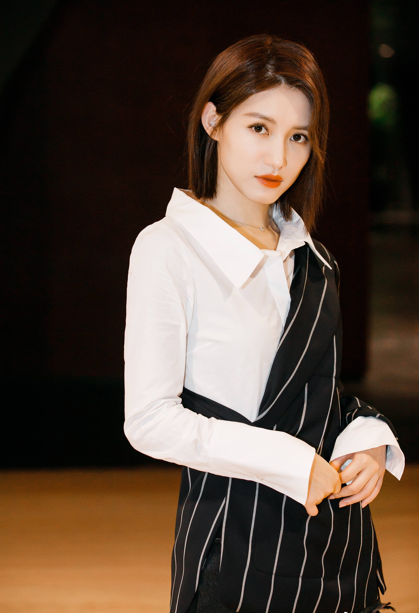 苏青写真图集:秀丽端庄,气质动人