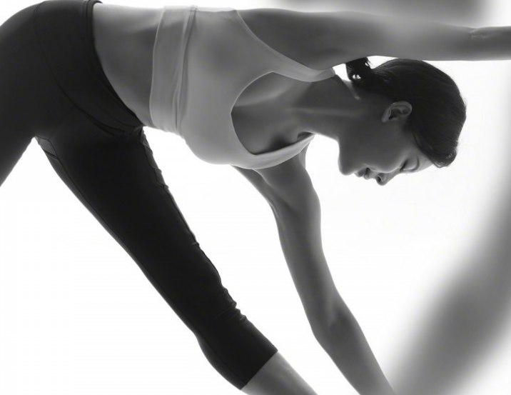 陈数优雅瑜伽图集,风情万种,尽显出众气质