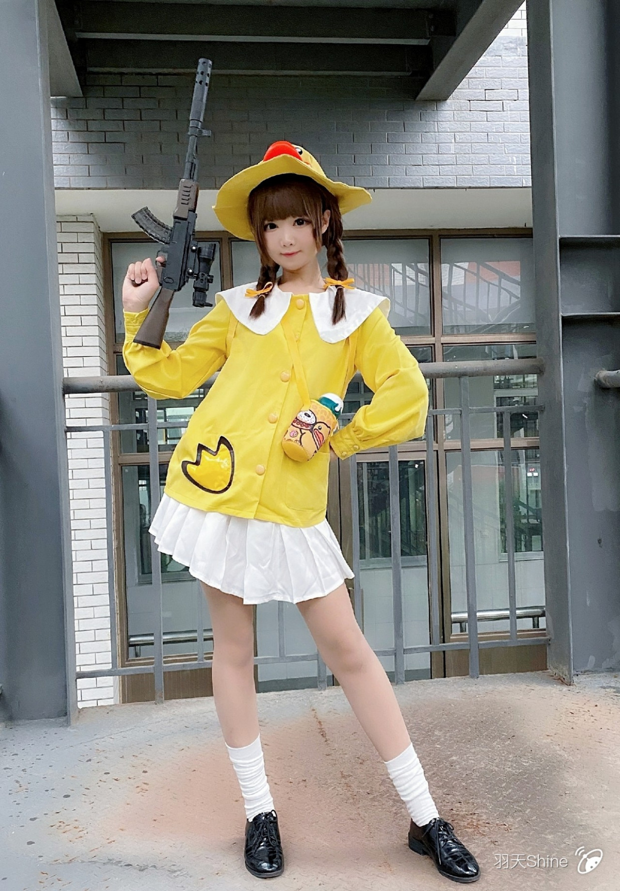 最新和平精英小黄鸭cos,为羽天小姐姐发电