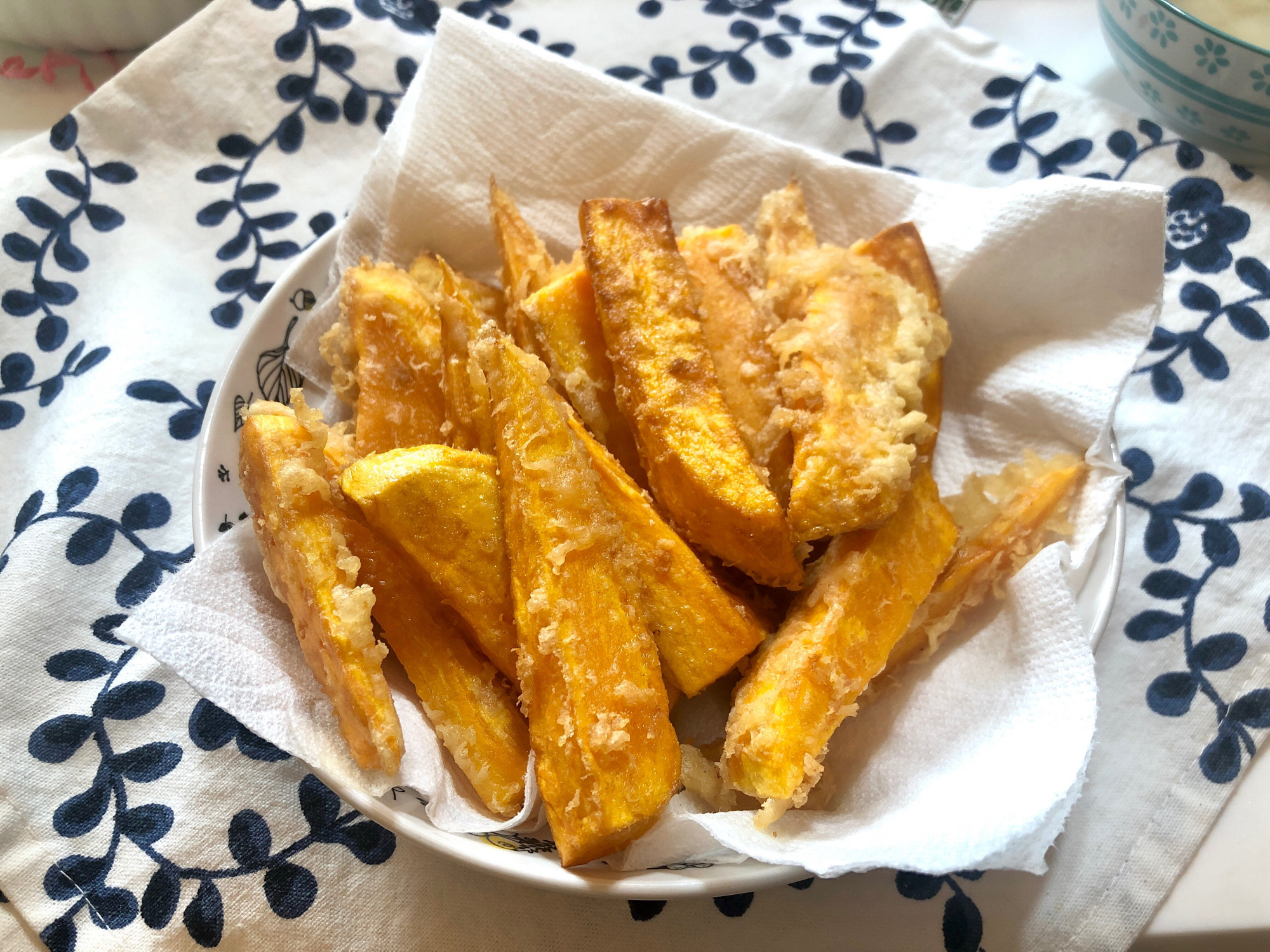 三月小甜点,大叔教你酥炸地瓜条,酥脆可口,简单易学,家人爱吃