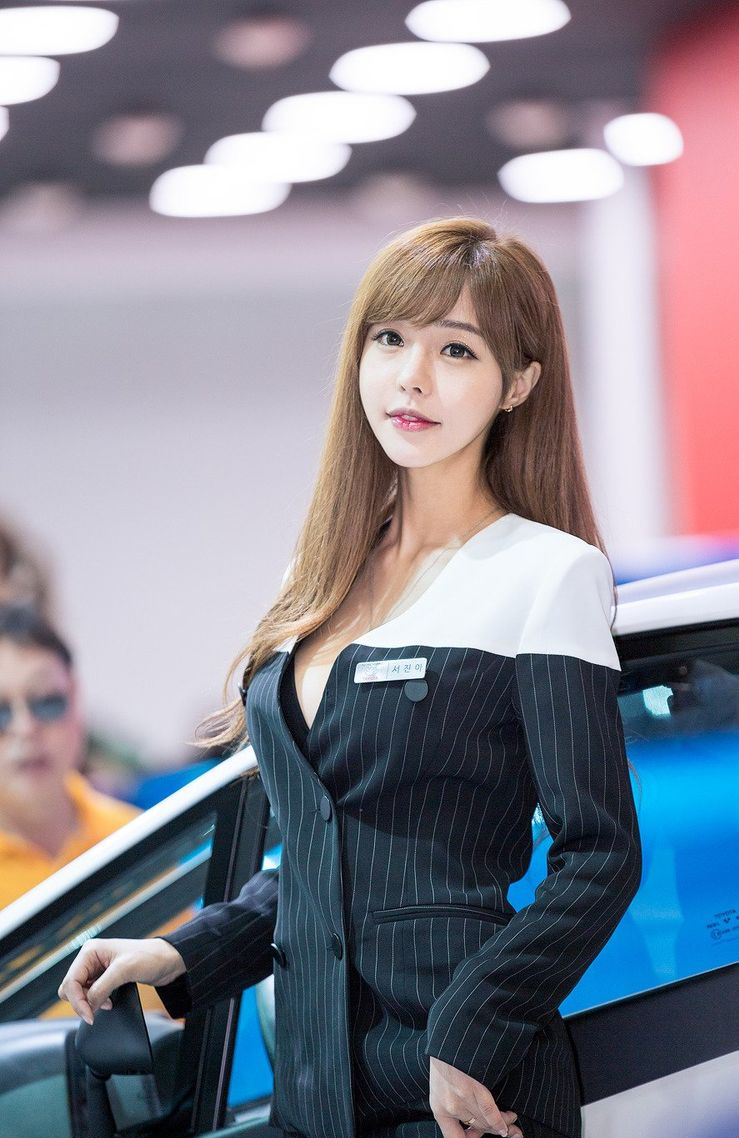 性感车模徐珍儿,精彩瞬间第6弹,颜值与身材都是顶配,美极了