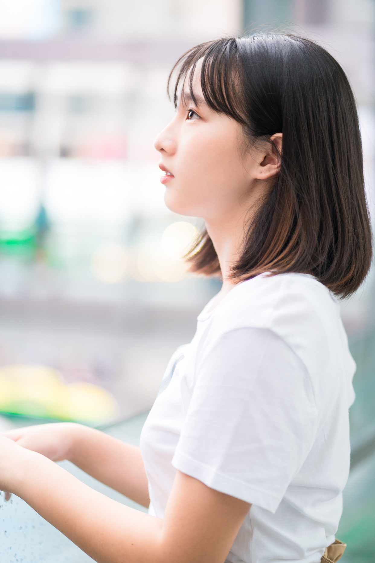 稍微有点婴儿肥的可爱少女,来看看吧