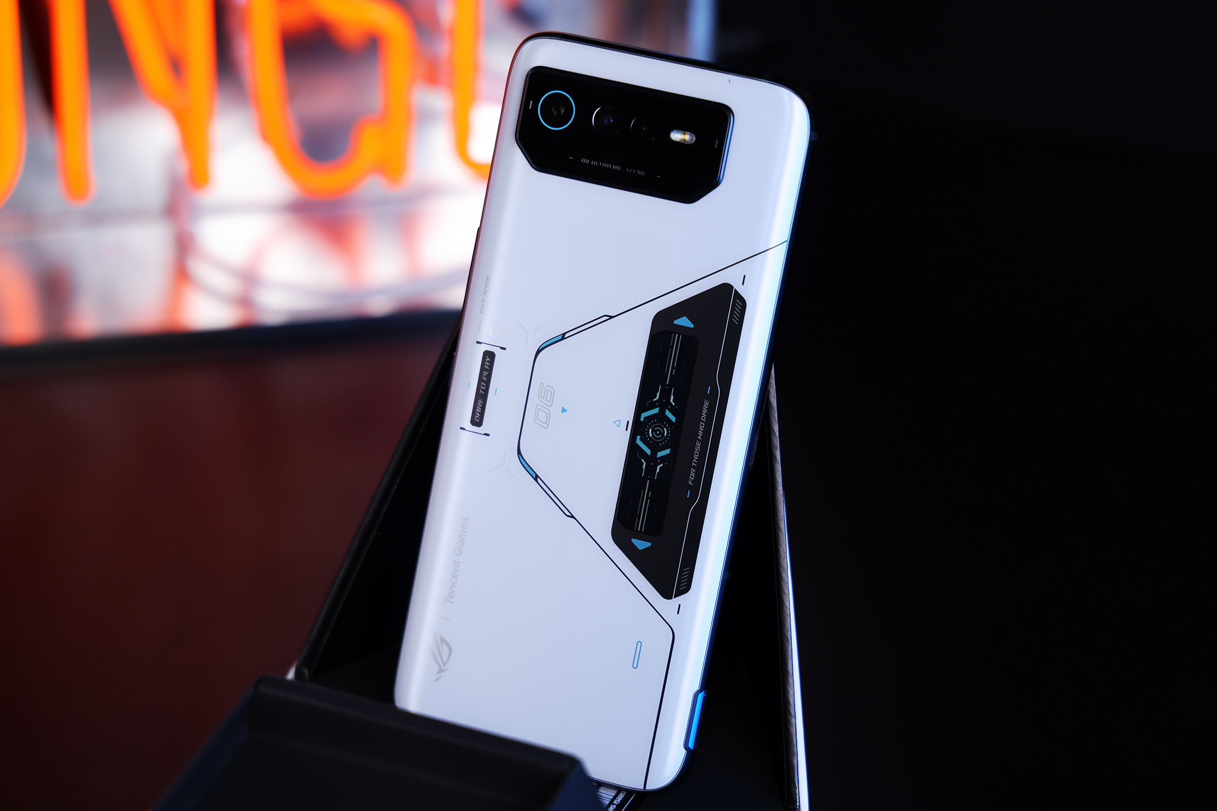 科技感十足的电竞旗舰腾讯rog游戏手机6pro图赏