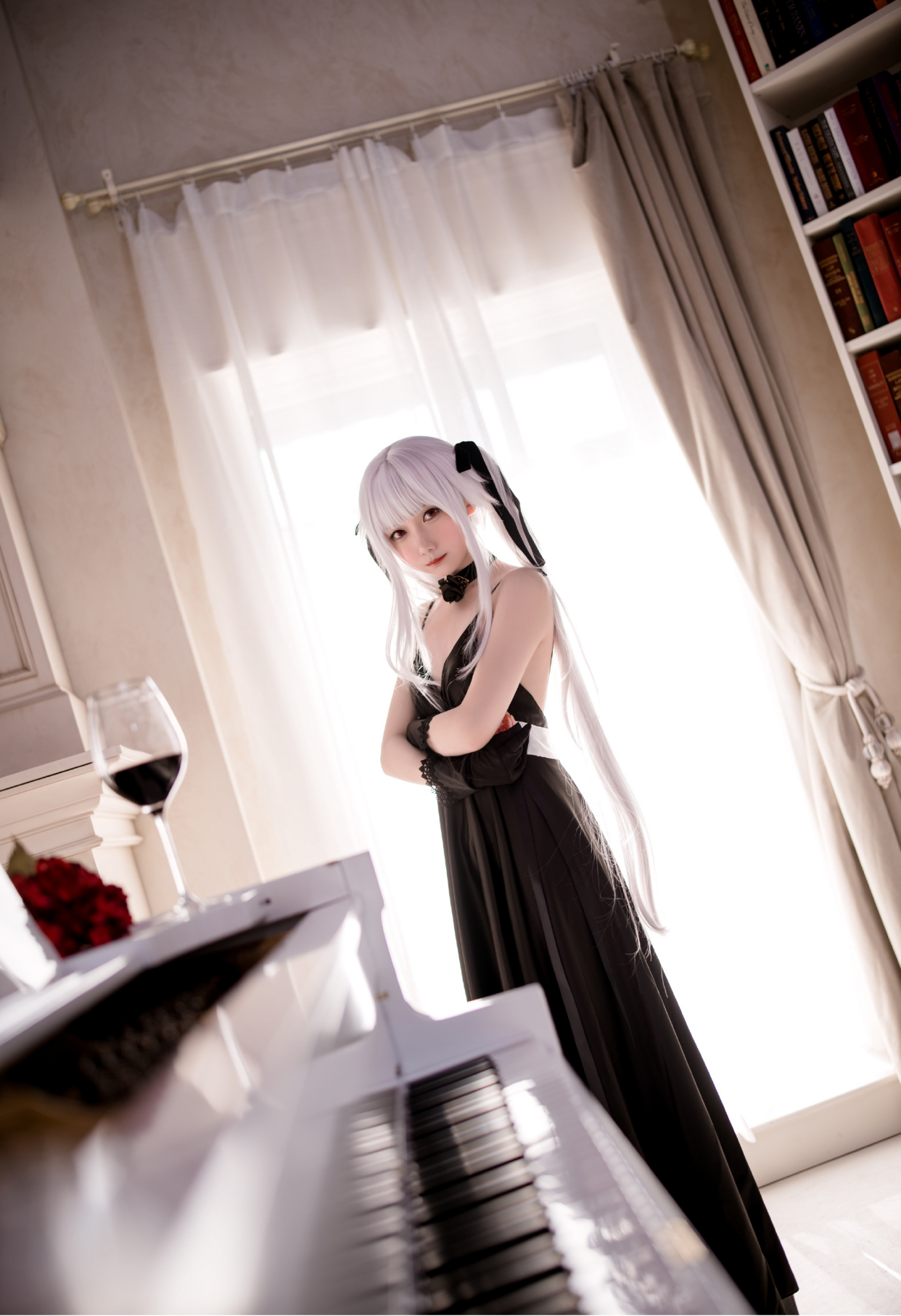 篝之雾枝吸血鬼cos,双马尾配高定礼服,该叫你萝莉还是女王