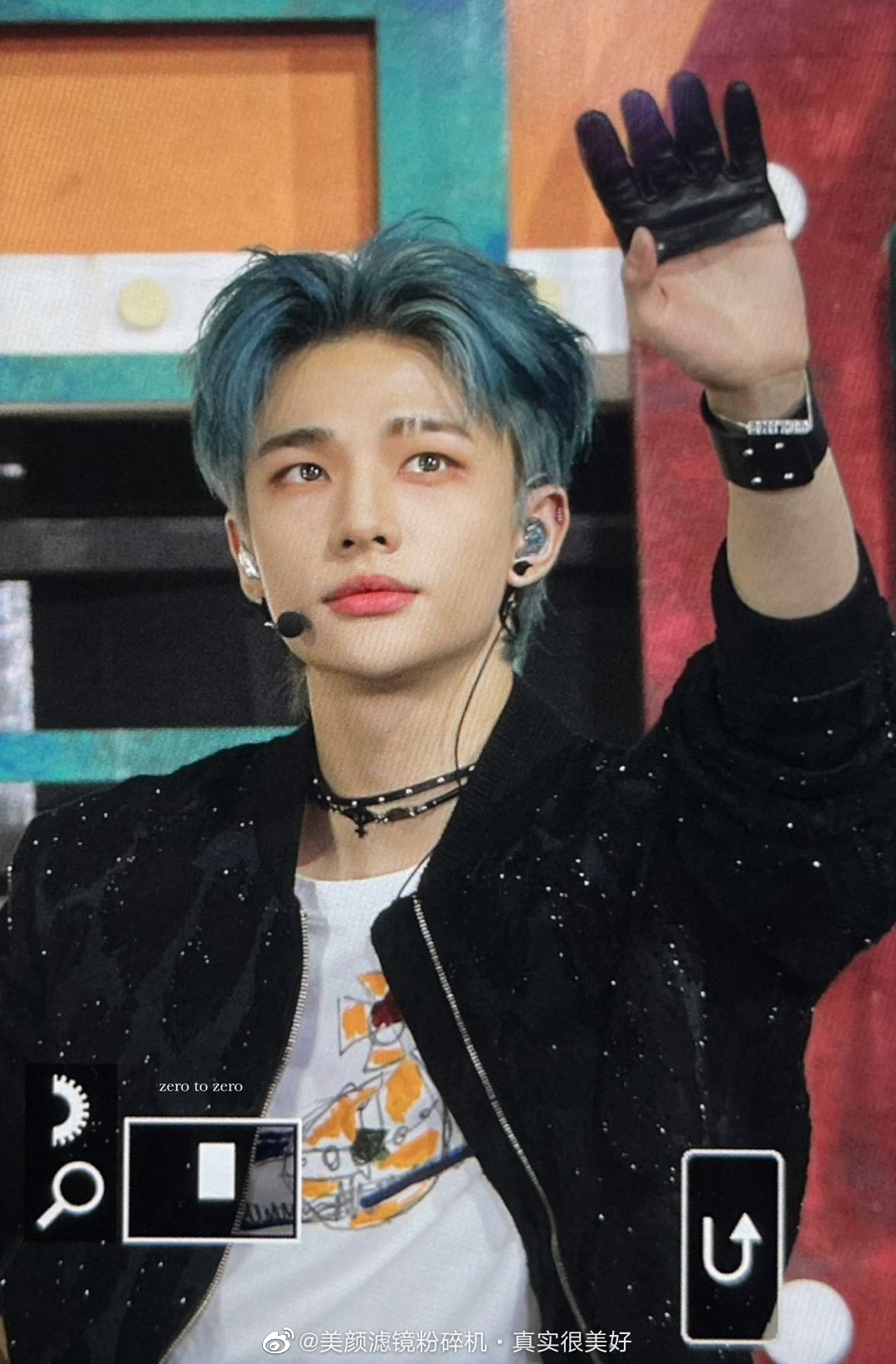 黄铉辰是组合stray kids的center,可以带给观众完美的视觉体验