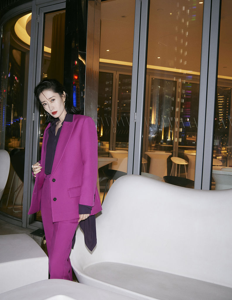 刘敏涛现身elle非凡伙伴计划活动 两套气场造型尽显非凡魅力