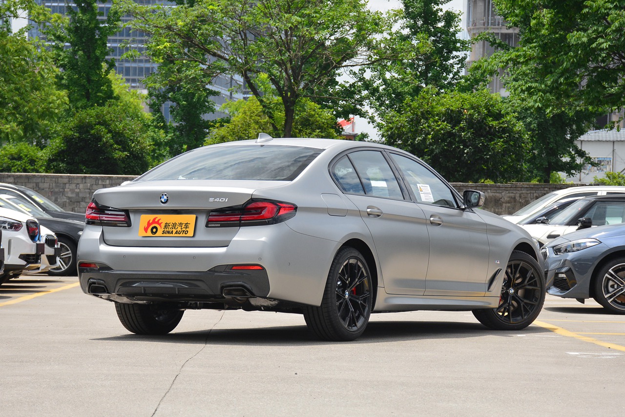 2021款宝马5系改款 540i 风尚版 m运动套装