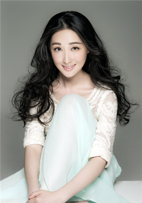 涂黎曼:气质温婉的古典没人,眼神冷清娃娃脸,搭配起来很有味道