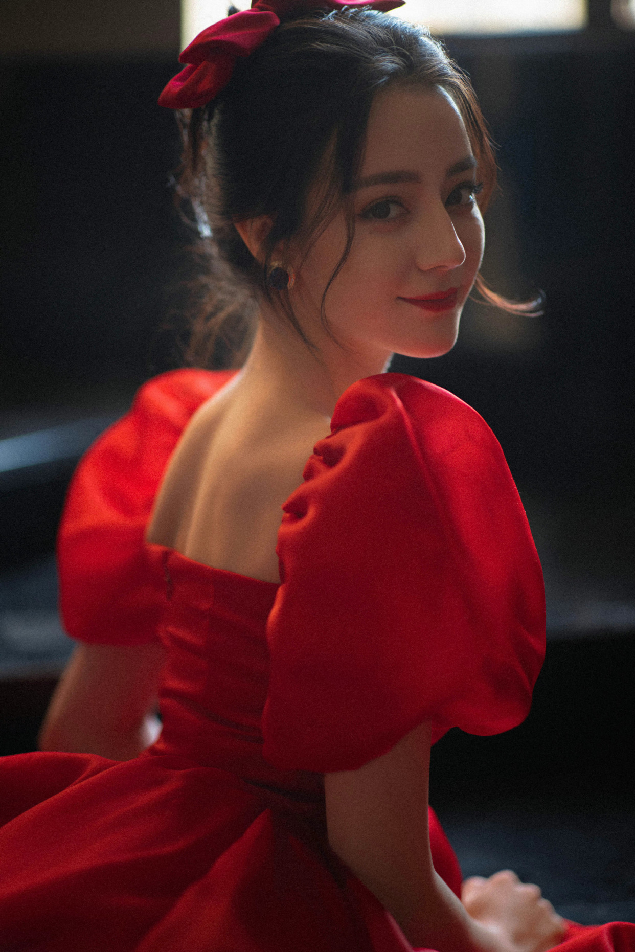 迪丽热巴红裙好美啊