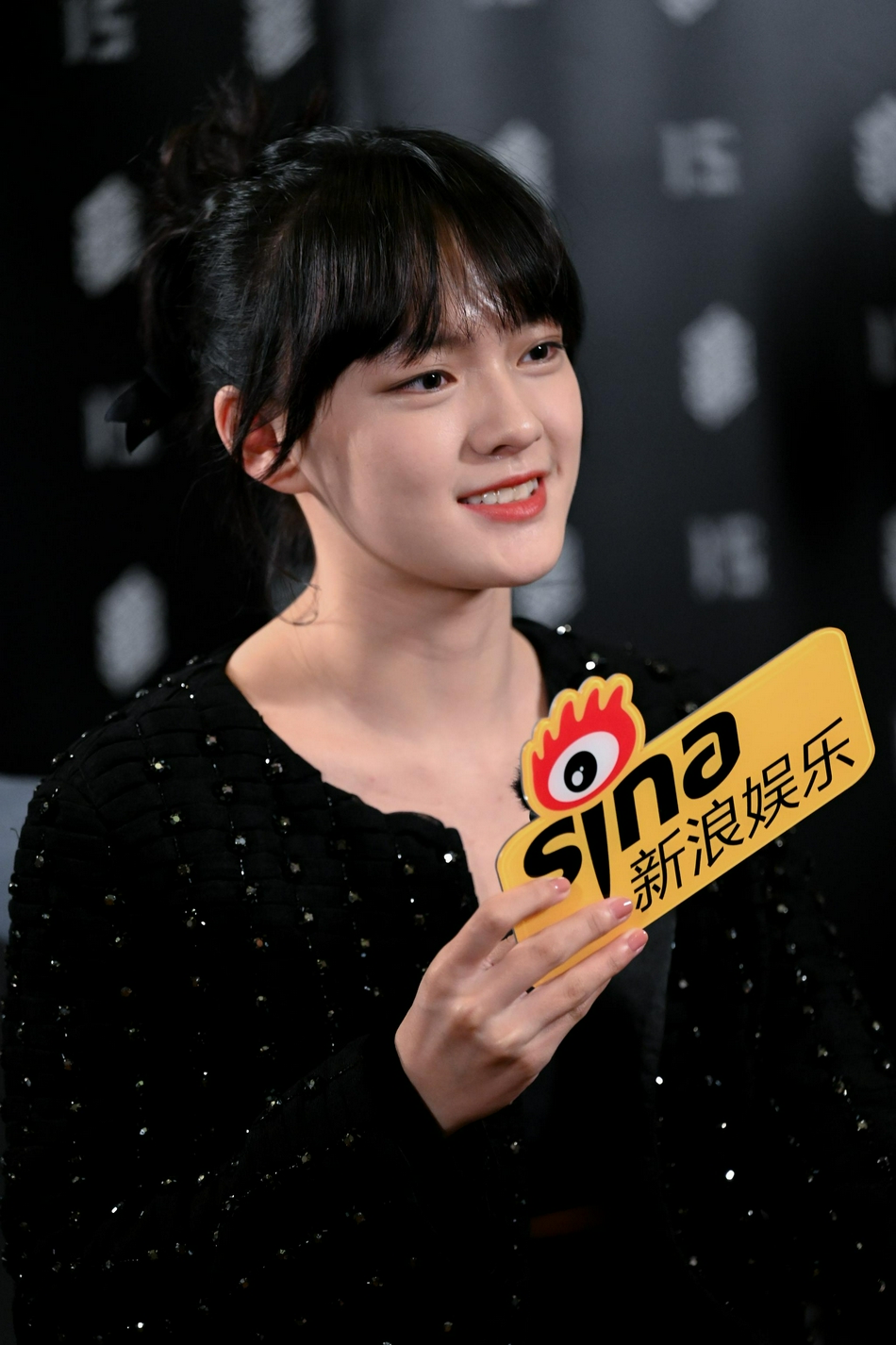 组图:新浪娱乐first青年电影展对话文淇 穿黑色礼服灵动可爱