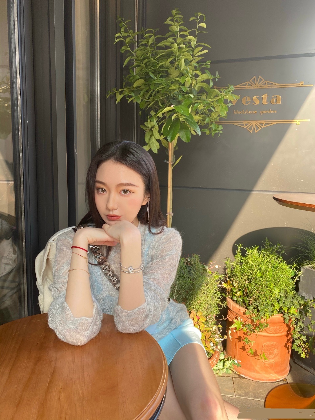 网红美女小妮子迷人美照欣赏真好看