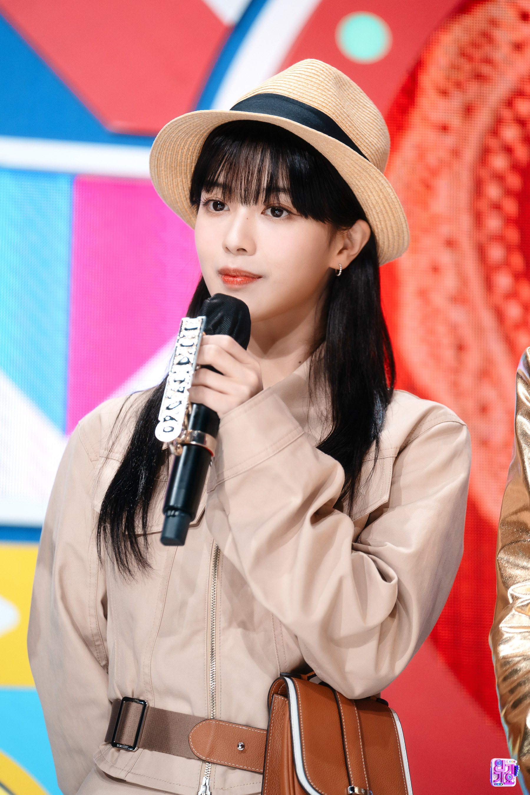 卢正义,2001年7月31日出生于韩国首尔,韩国namoo actors女演员