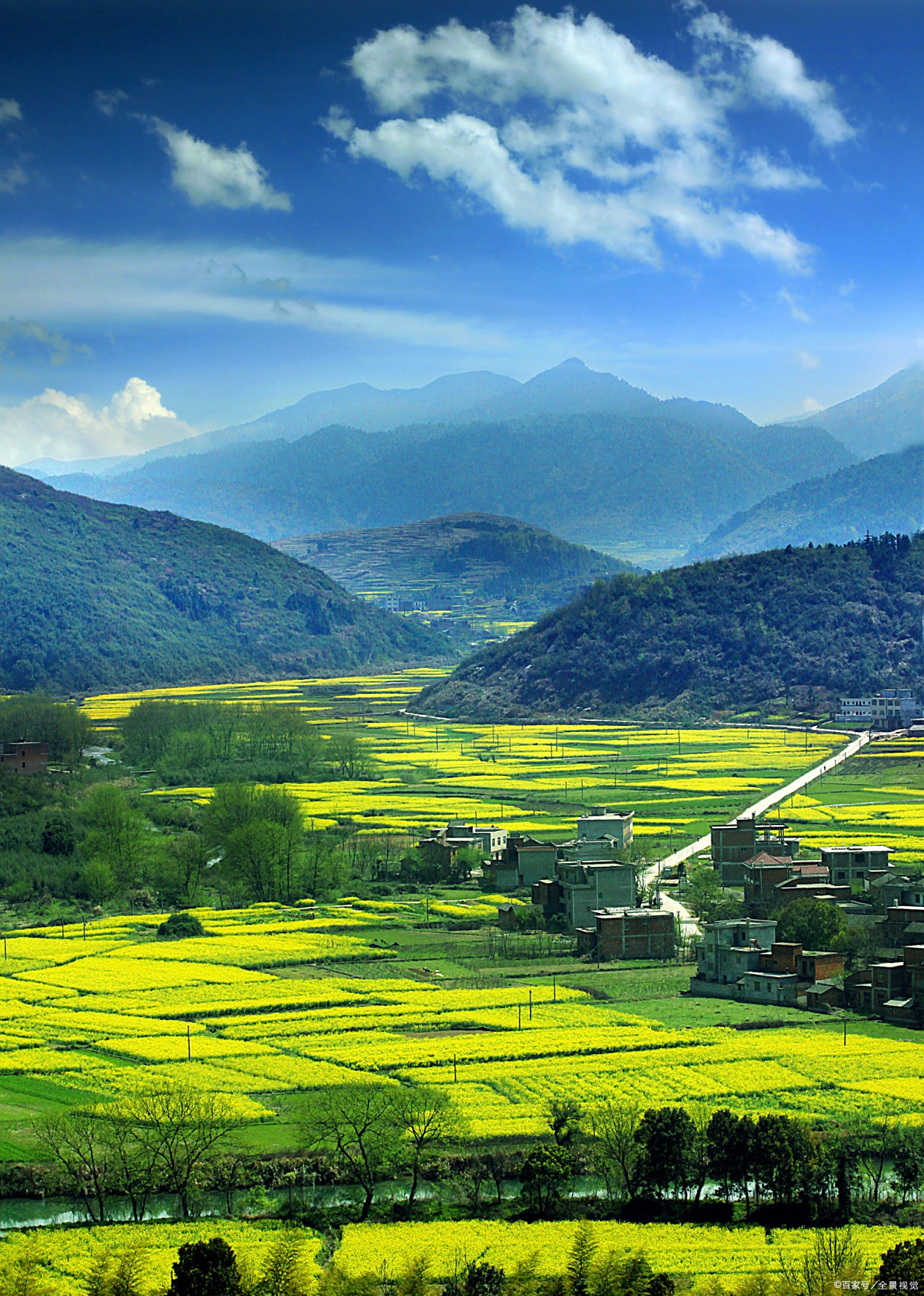 美丽的梯田"绿树村边合,青山郭外斜"——唐代:孟浩然