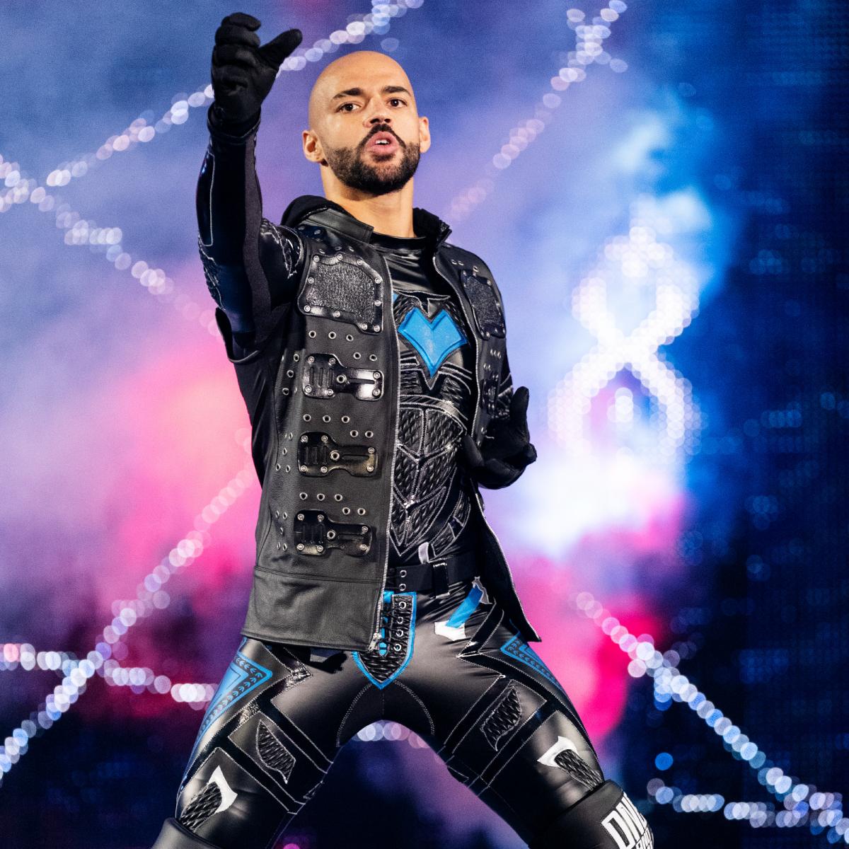 wwe夏日狂潮酷炫出场,dx军团坦克开路霸气十足!