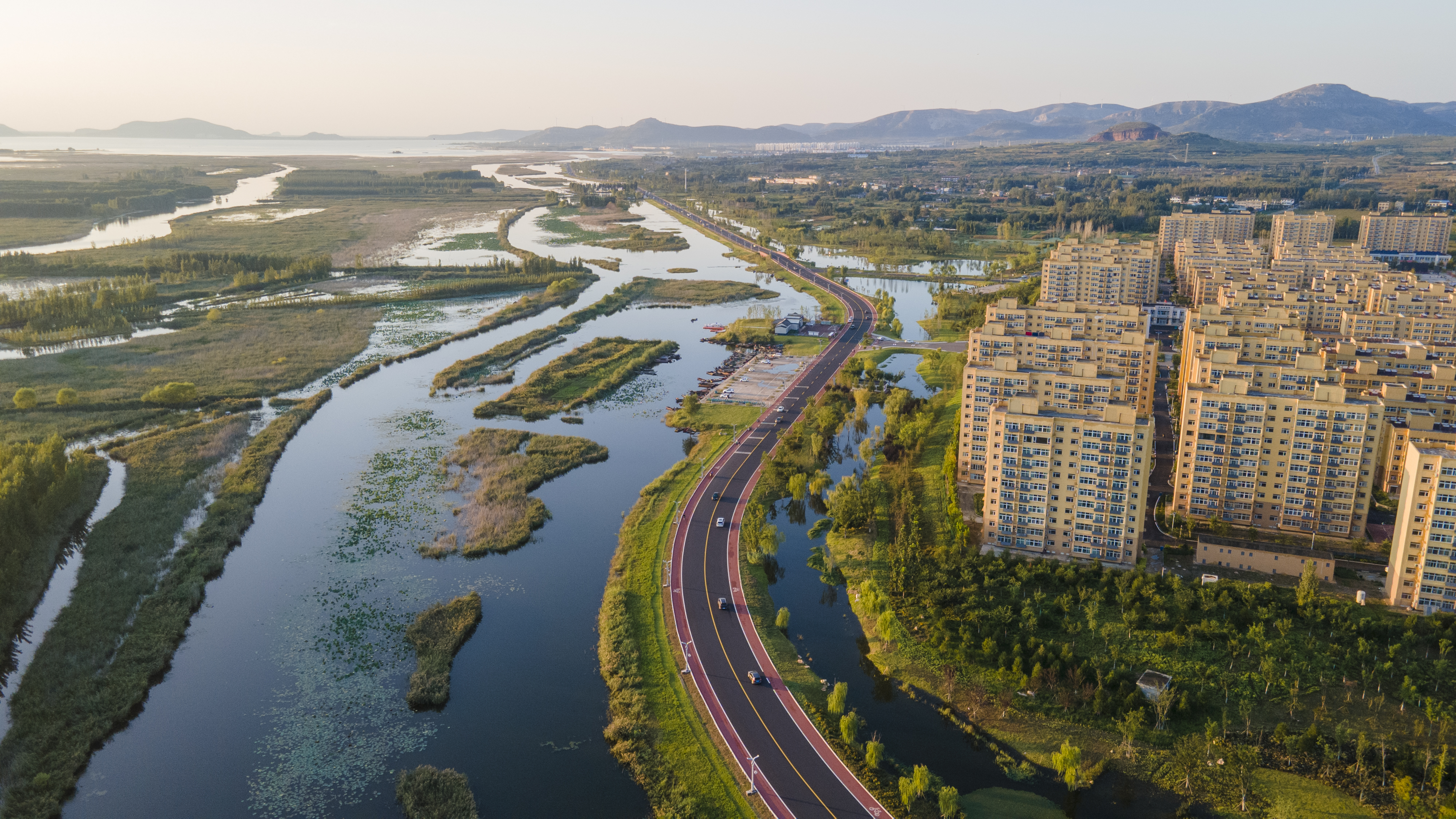 航拍东平湖滨湖大道,滨湖湿地公园,老湖镇凤凰社区,水泊社区