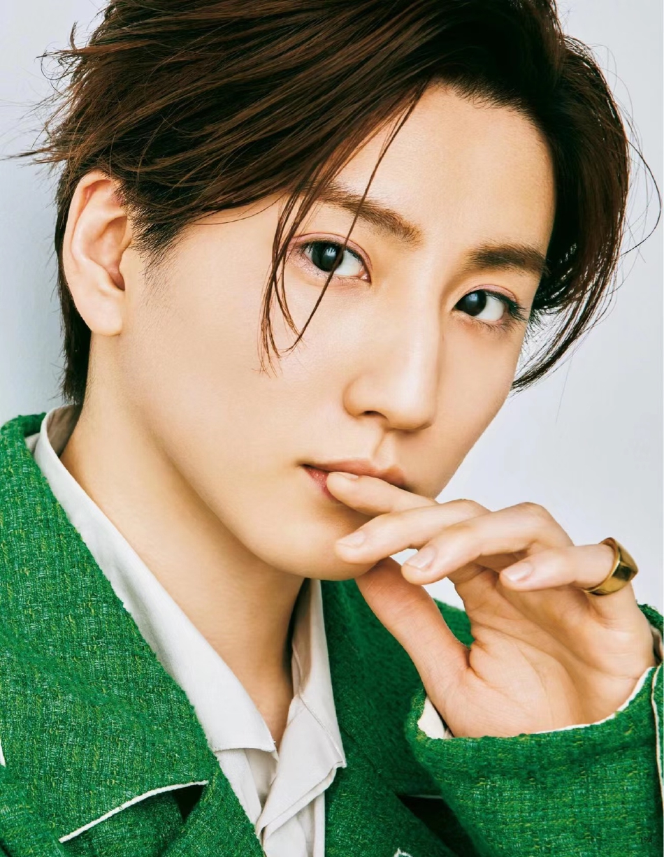 组图:京本大我登《voce》杂志 五官精致贵气十足