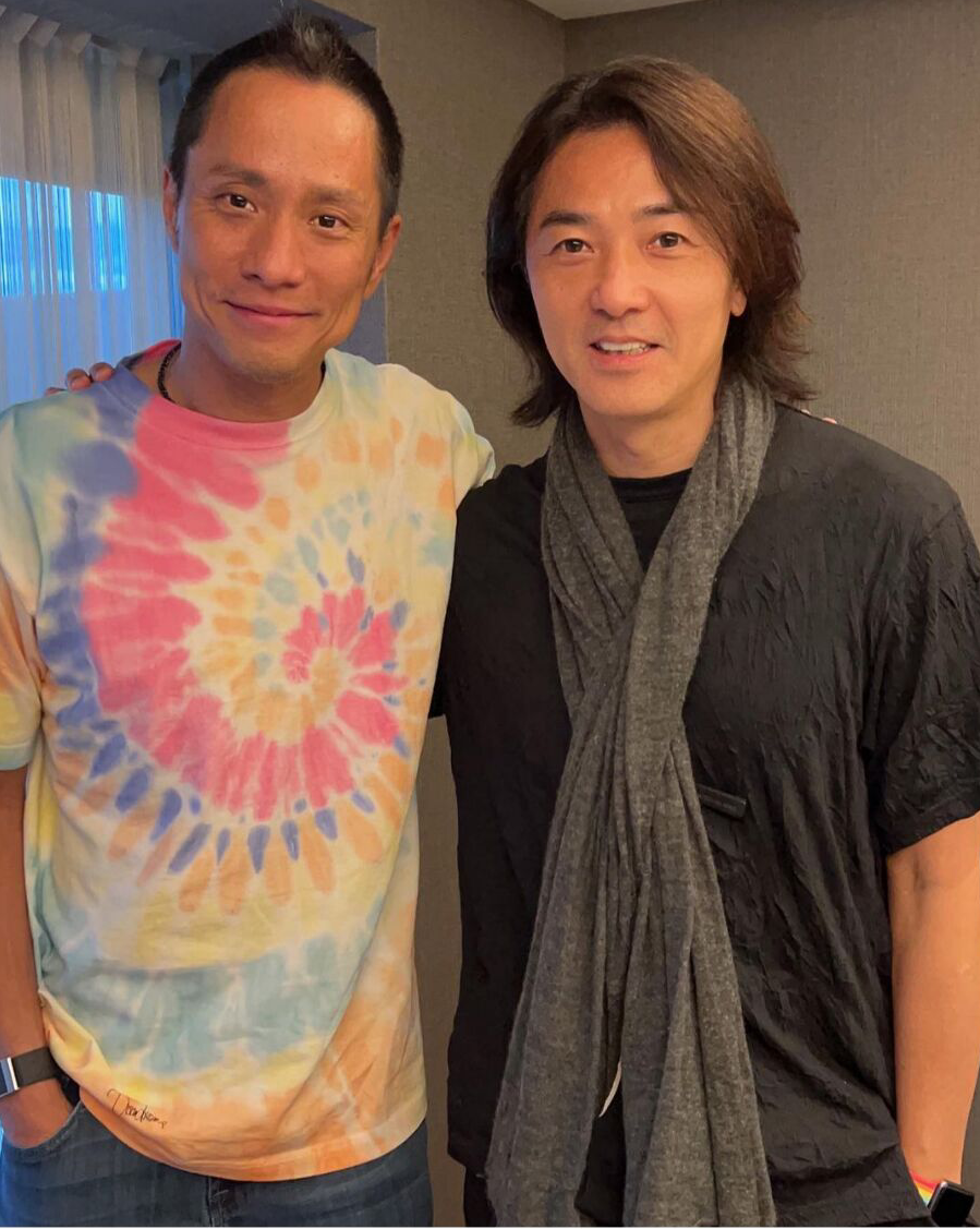 组图:关颖晒与郑伊健合照状态好 两人面带微笑亲切十足