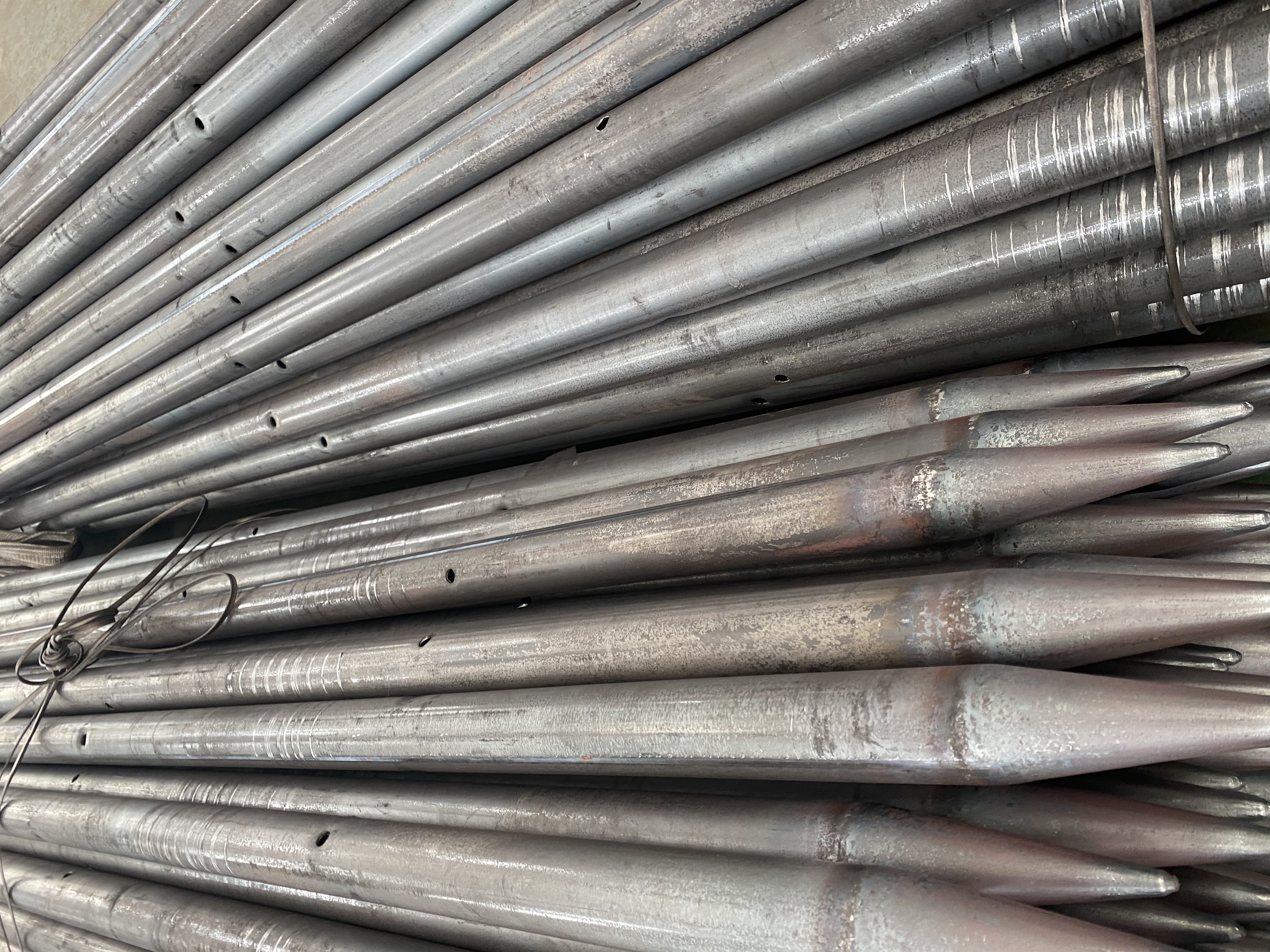 注浆管钢花管42 48mm打尖钻孔倒角小导管无缝管棚管 国标厂家直销