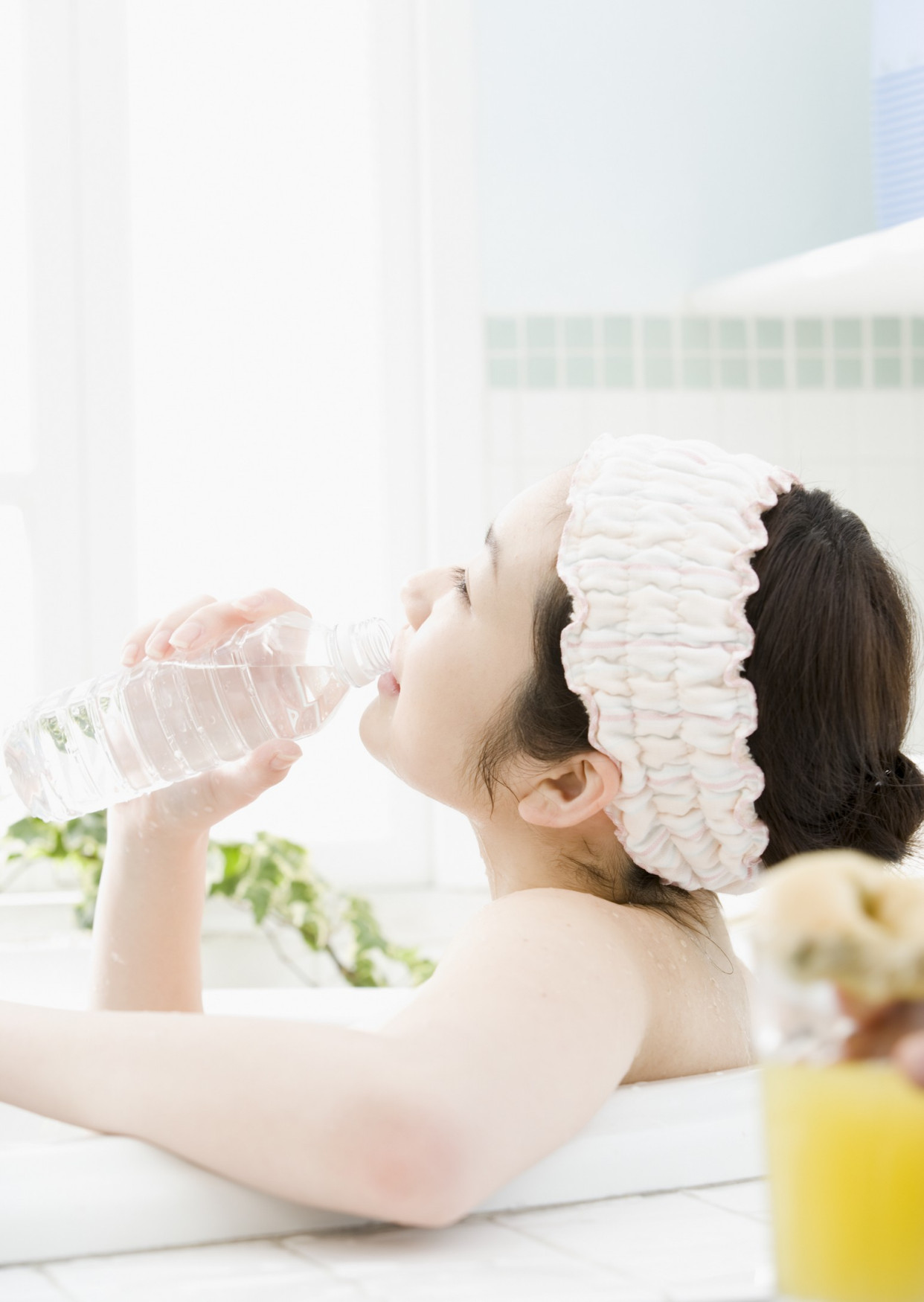 女孩的清爽淡雅沐浴