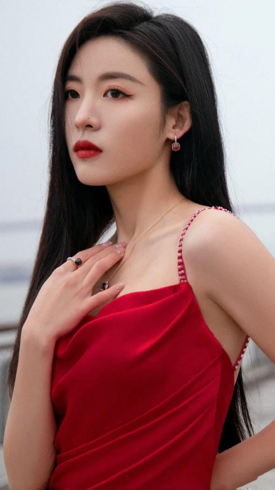 新晋小花孙芮写真美图:好身材藏不住了