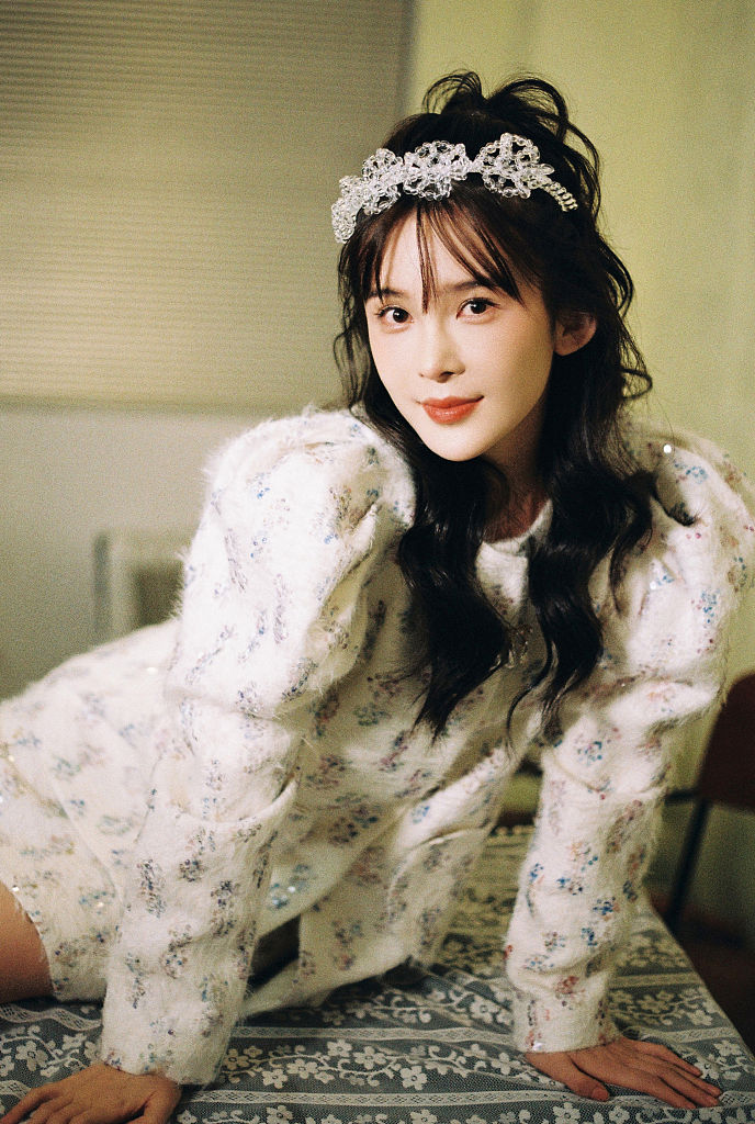 演员赵樱子发布宫廷风写真 日前加盟《乘风破浪的姐姐3》