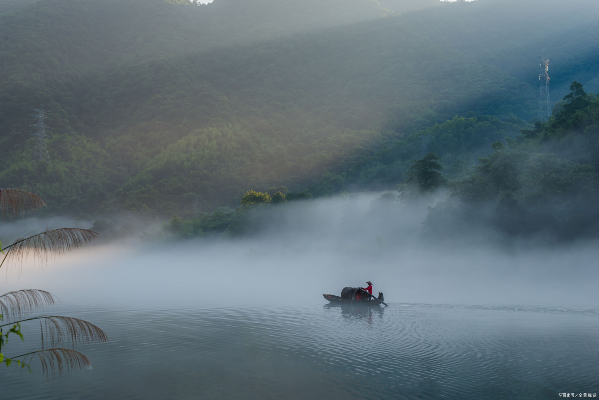 寒雨连江夜入吴,平明送客楚山孤.——唐代:王昌龄