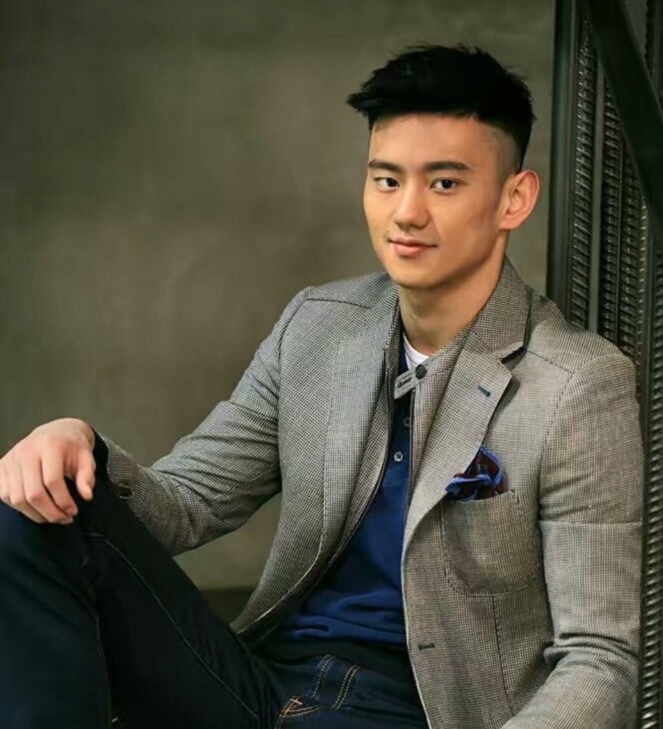 有一种贵族气质叫宁泽涛,看到穿西装的他,网友:霸道总裁范啊