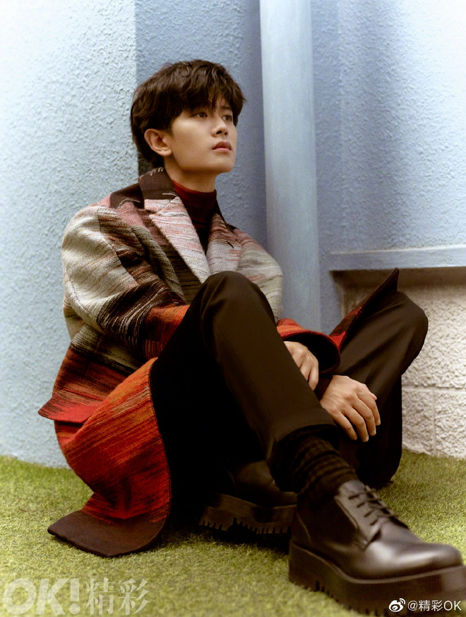 组图:任嘉伦ok精彩杂志双封面曝光 暖色穿搭带来秋日治愈