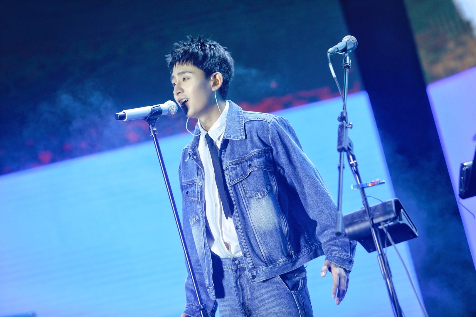 焦迈奇牛仔装,年轻可爱,帅气值拉满