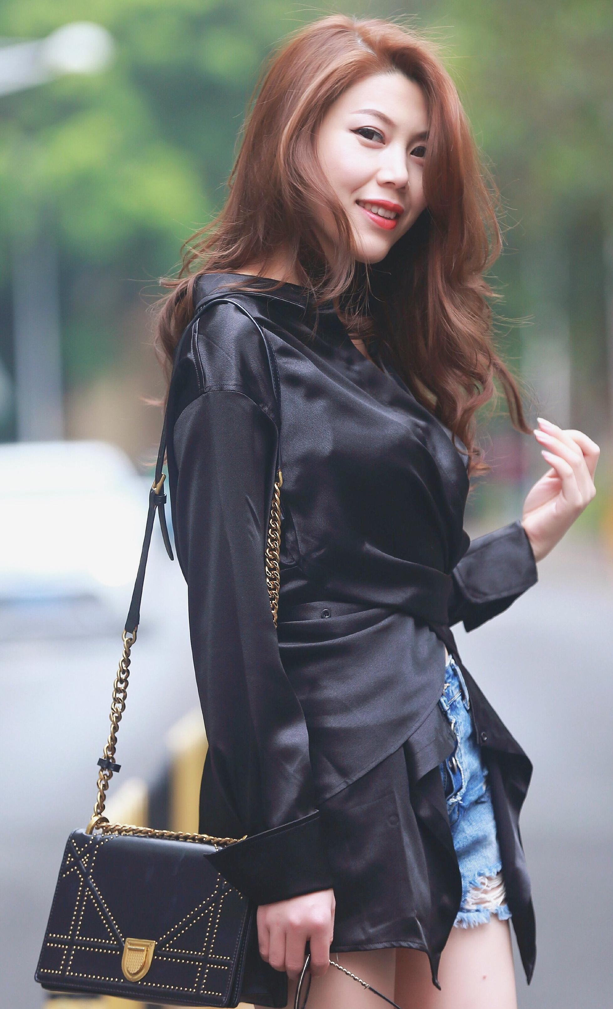 街拍:身材修长的小姐姐,十足的御姐范