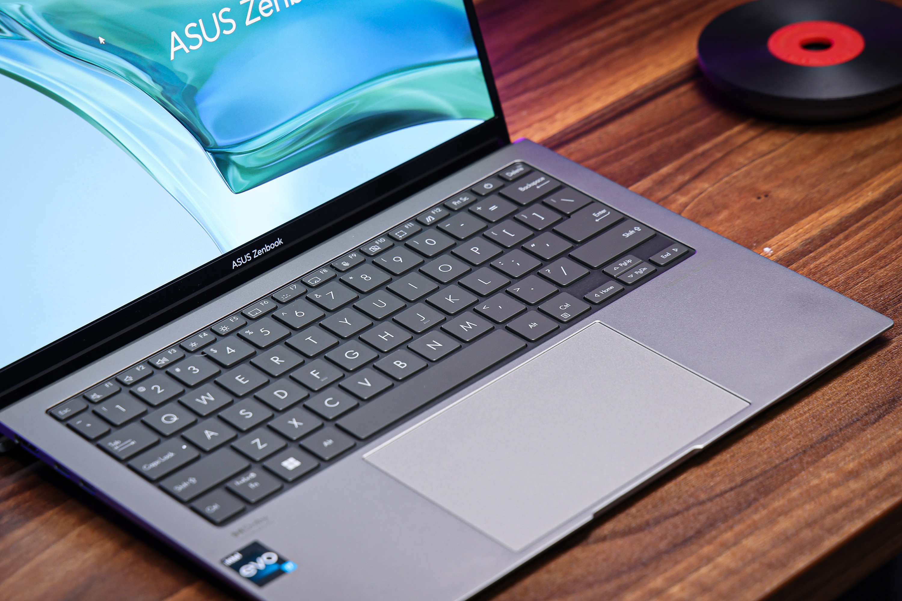 轻巧有型超便携商务本 华硕灵耀13图赏