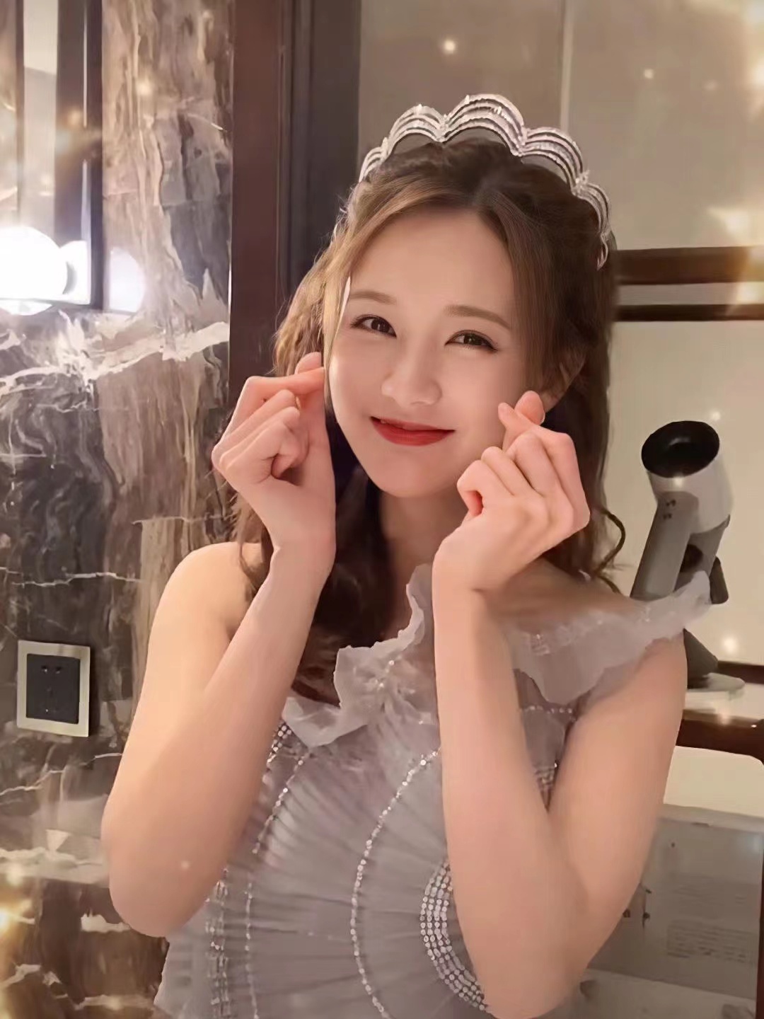 原来李一桐也是甜妹,笑起来眉眼弯弯的,灵气逼人,甜如初恋!