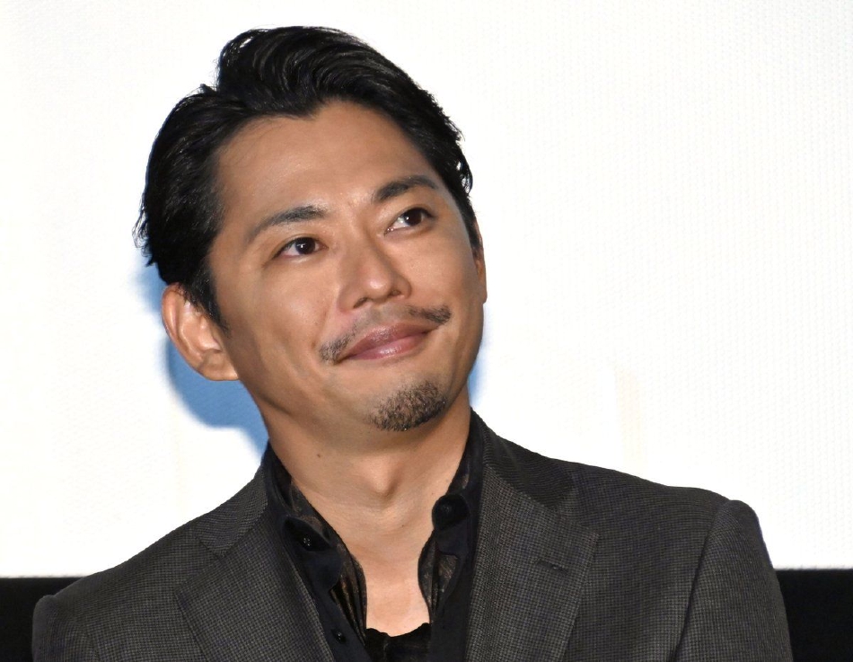 组图:今井翼首部电影完成 发布会上落泪