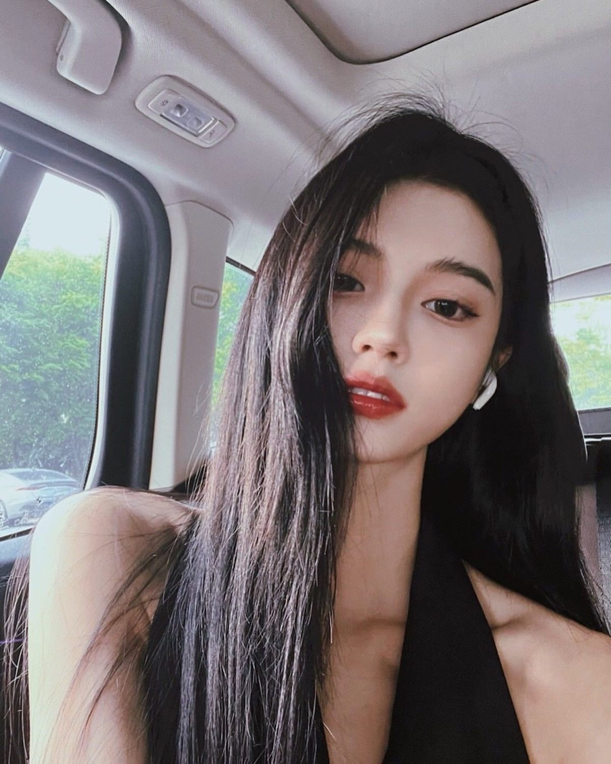 网红何丹彤 黑长直的头发 太漂亮了!