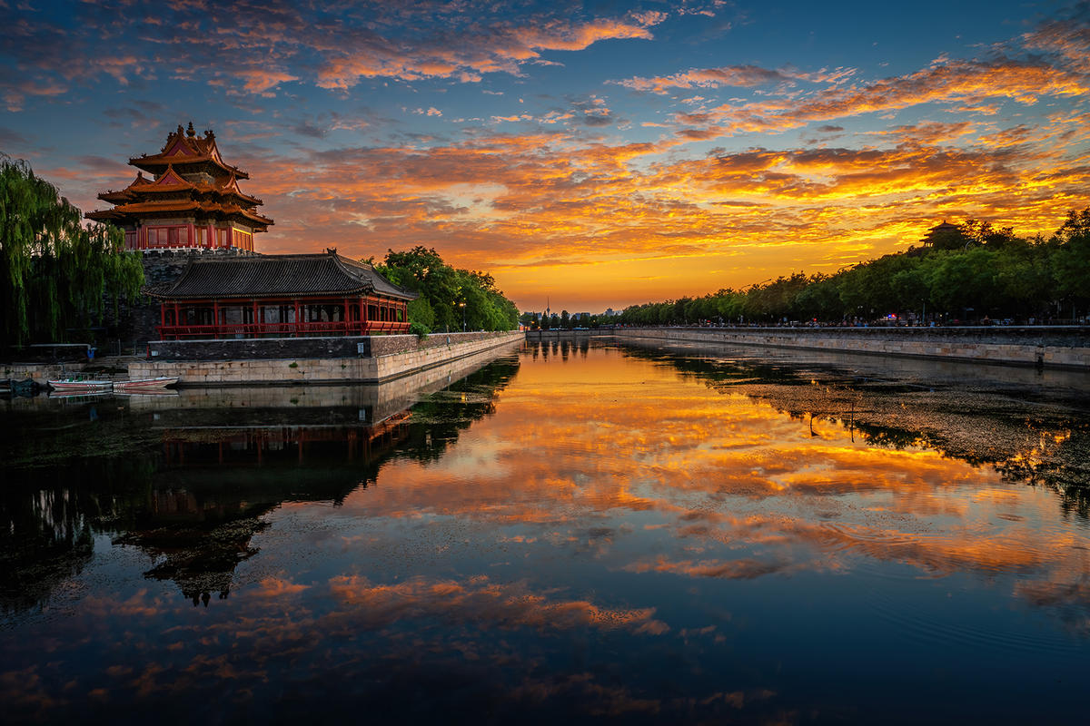 夕阳下的故宫角楼