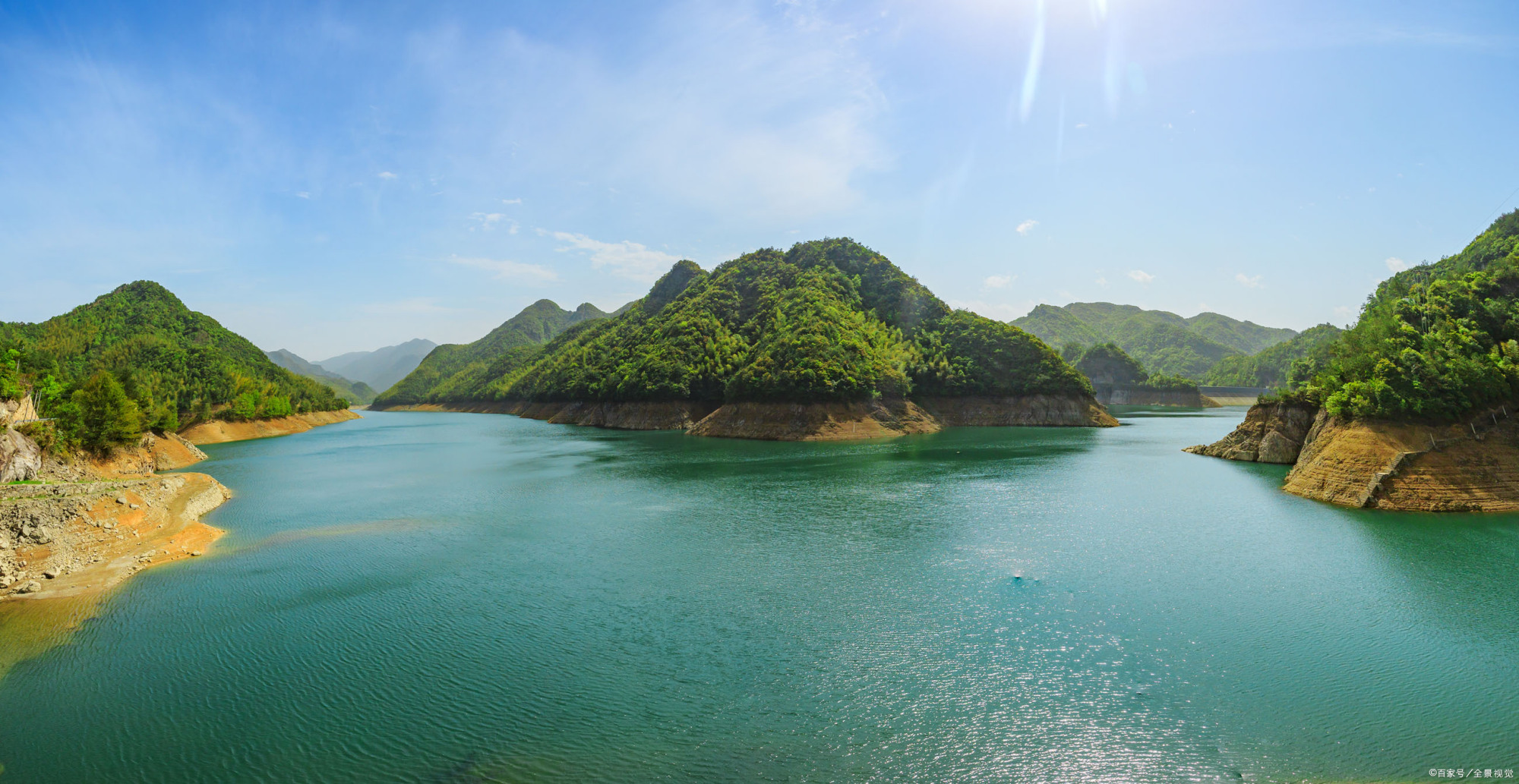 水中青山"遥望洞庭山水翠,白银盘里一青螺"——唐代:刘禹锡