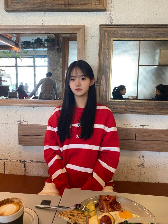 美女艺人snh48姜杉迷人美照欣赏