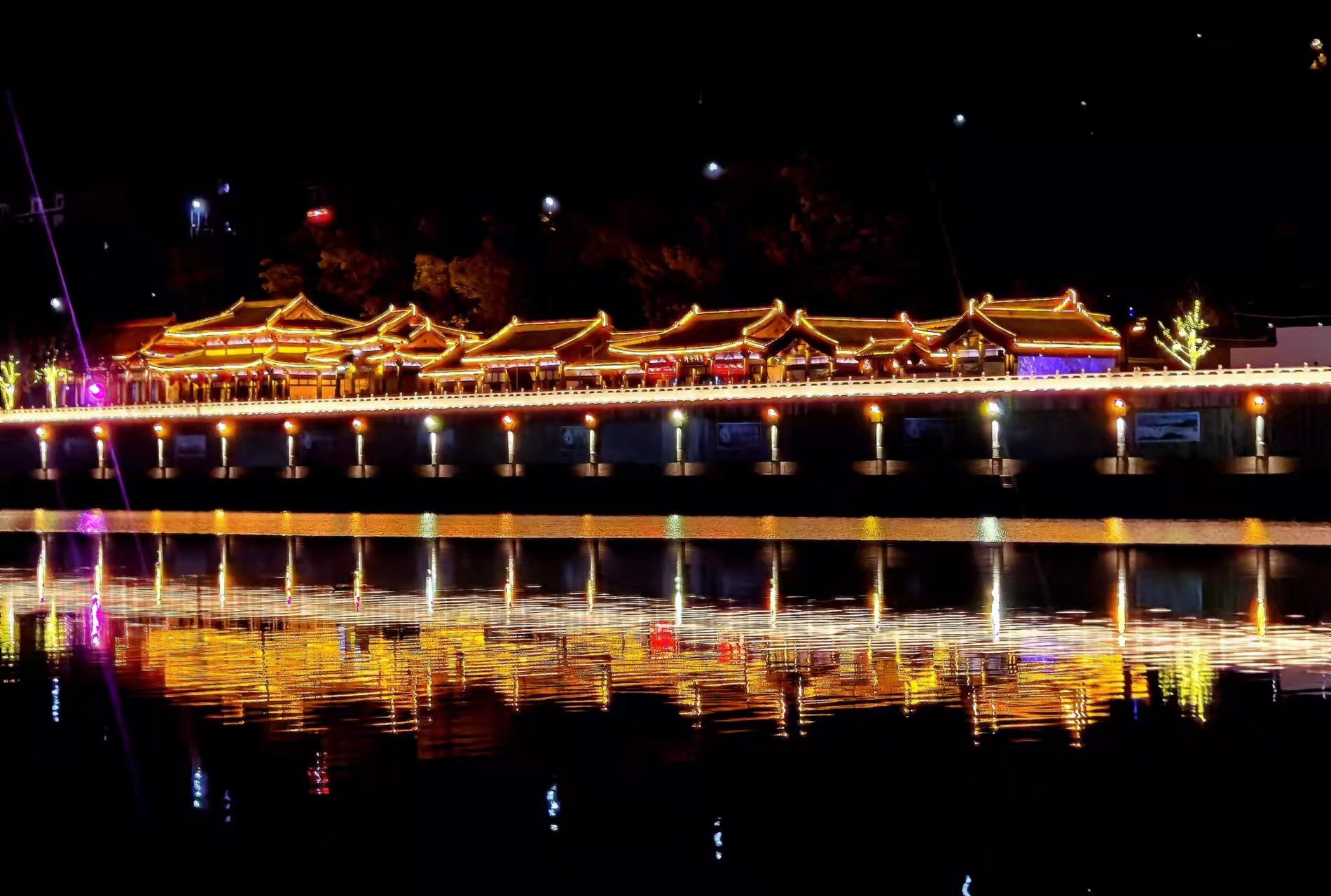 四川广元,栖凤湖夜景,一起来看看,你觉得美吗?