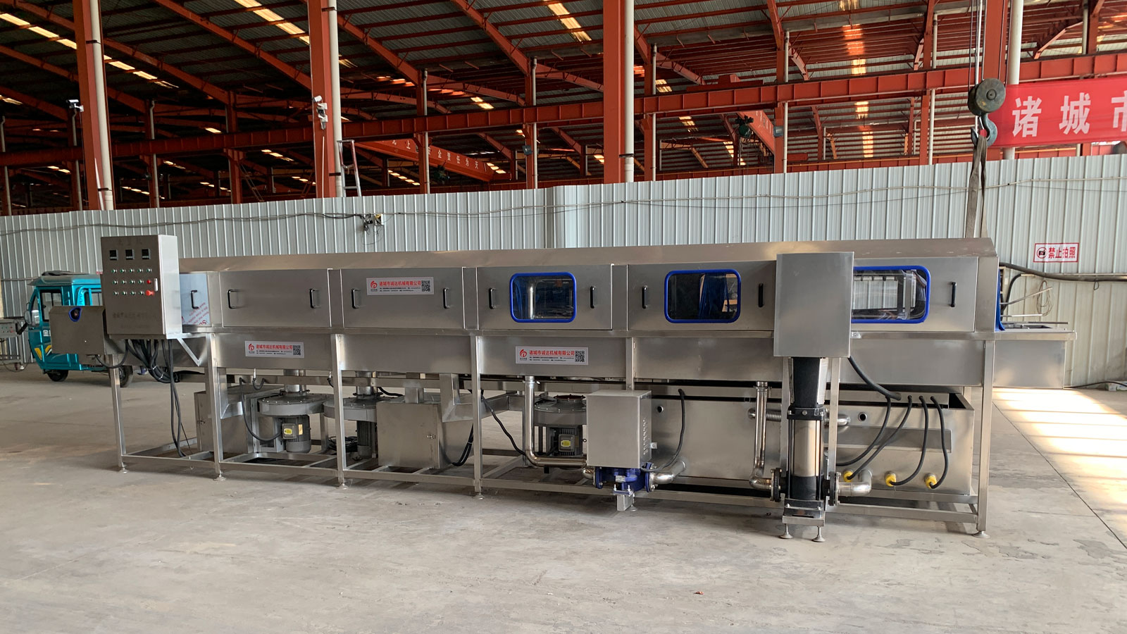 中央厨房餐具箱清洗机器设备塑料筐塑料箱不锈钢托盘清洗机器设备