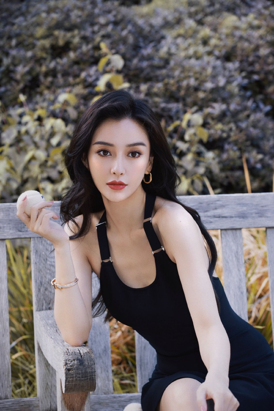 组图:angelababy打网球运动照青春活力 allblack造型摩登时尚