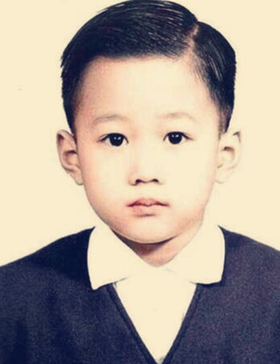 明星小时候照片:李小龙,黄家驹,成龙,邓丽君,张艺谋,巩俐