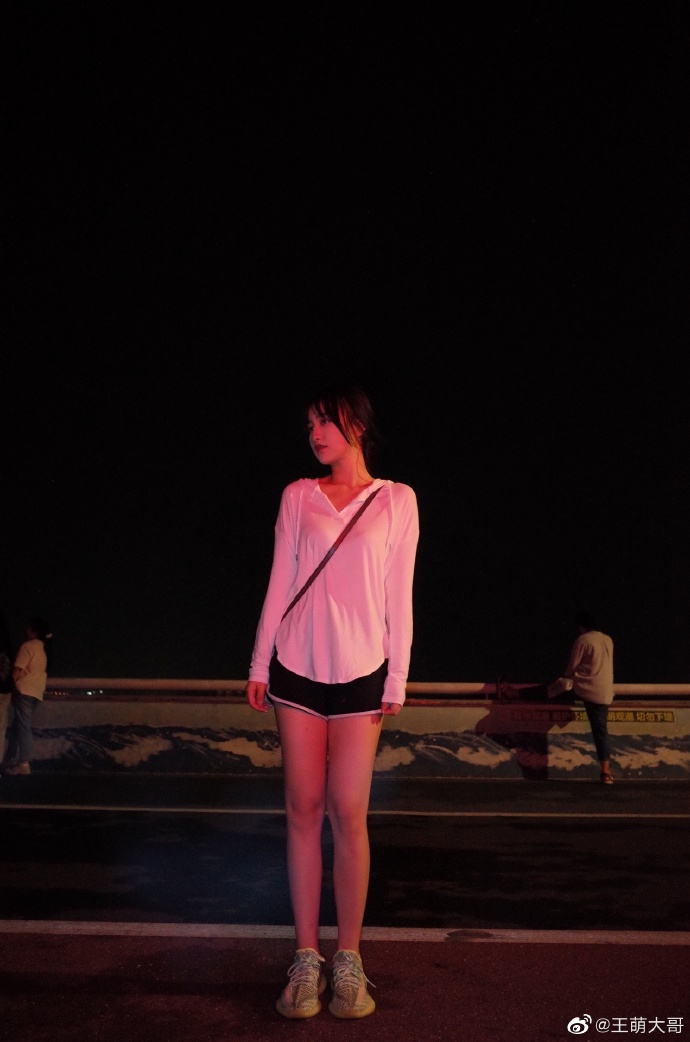 网红美女王萌迷人美照欣赏,很好看啊