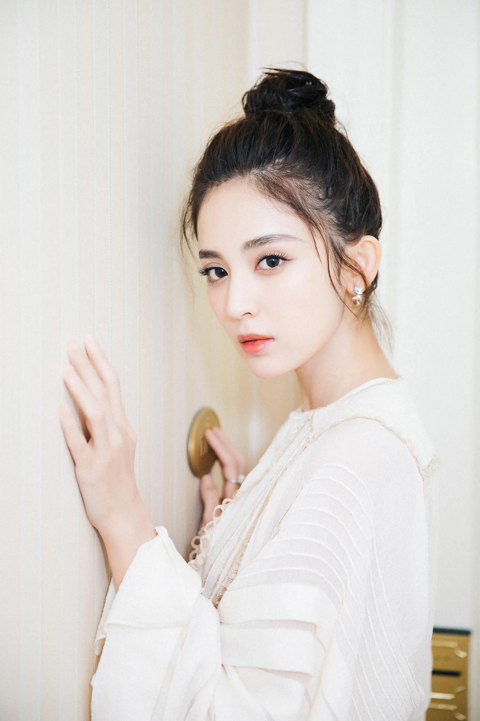 古力娜扎的脸就是精致,非常喜欢古力娜扎的颜值!