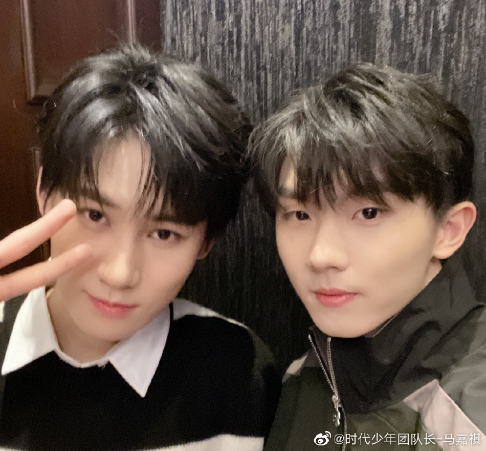 组图:时代少年团全员为张真源庆生 晒自拍合照显深厚友谊