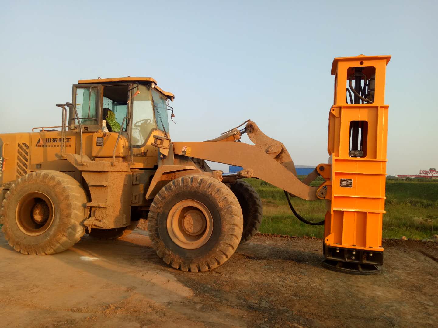 装载机带液压式夯实机,液压夯实机细节展示